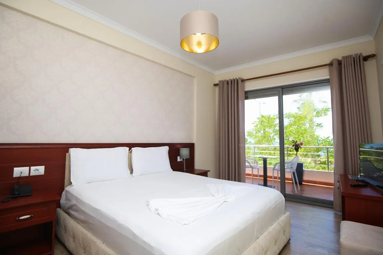 Hotel Summer Stars فلورا 3*,